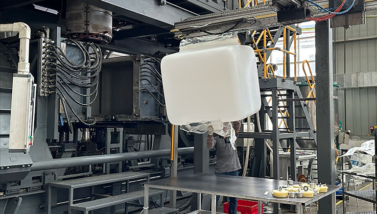 China Vs Europe: Which IBC Blow Molding Machine Manufacturer Is Better for Your Business